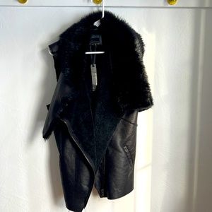It by buffalo faux fur vest 🖤